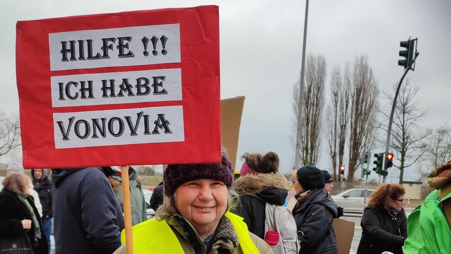 Protestschild Hilfe ich habe Vonovia